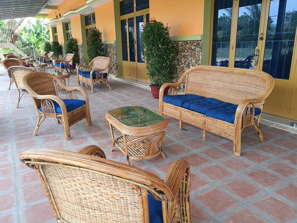 Nomads Guesthouse กำปอต ภายนอก รูปภาพ