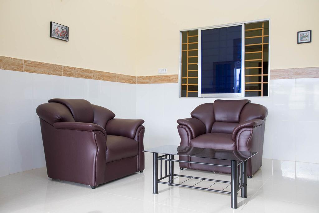 Nomads Guesthouse กำปอต ภายนอก รูปภาพ