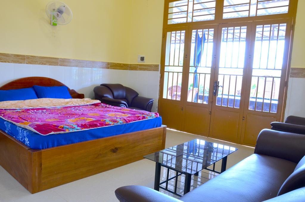 Nomads Guesthouse กำปอต ภายนอก รูปภาพ