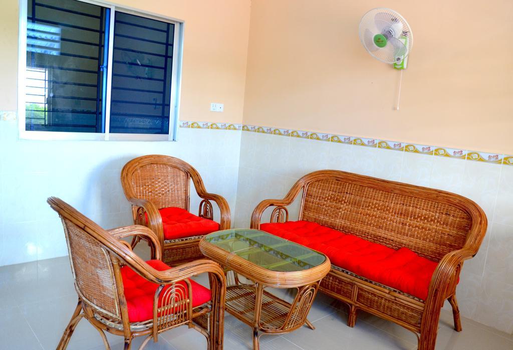 Nomads Guesthouse กำปอต ภายนอก รูปภาพ