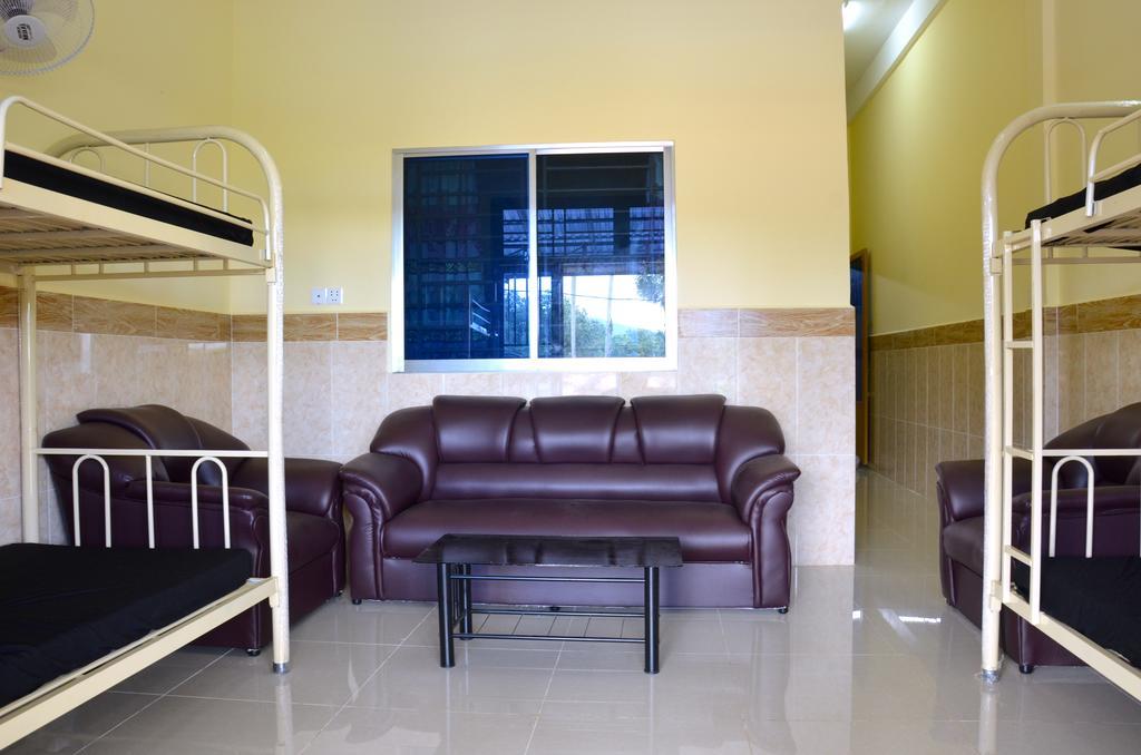 Nomads Guesthouse กำปอต ภายนอก รูปภาพ