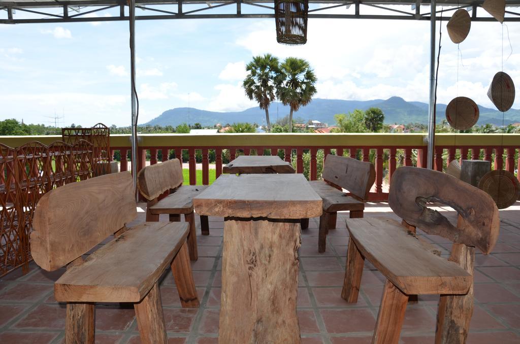 Nomads Guesthouse กำปอต ภายนอก รูปภาพ